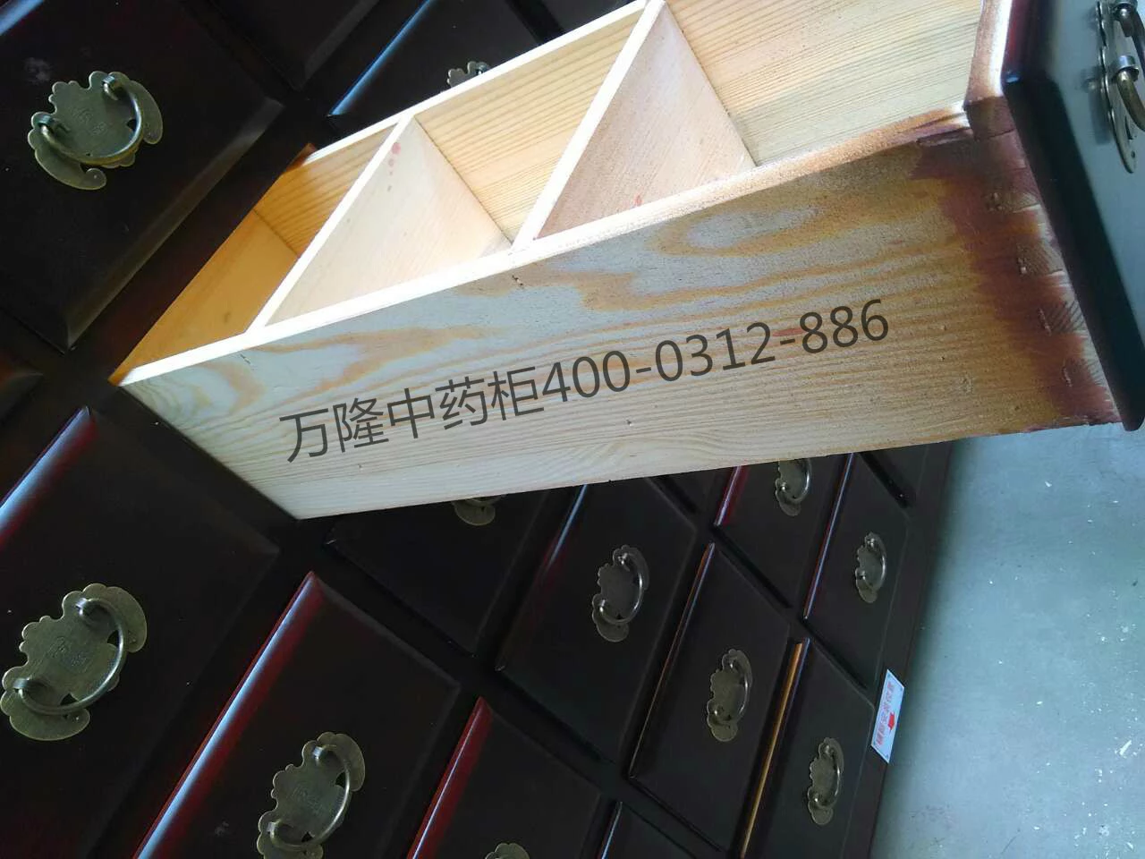 湖北荊門電視臺(tái)實(shí)景演播室燈光效果圖一
